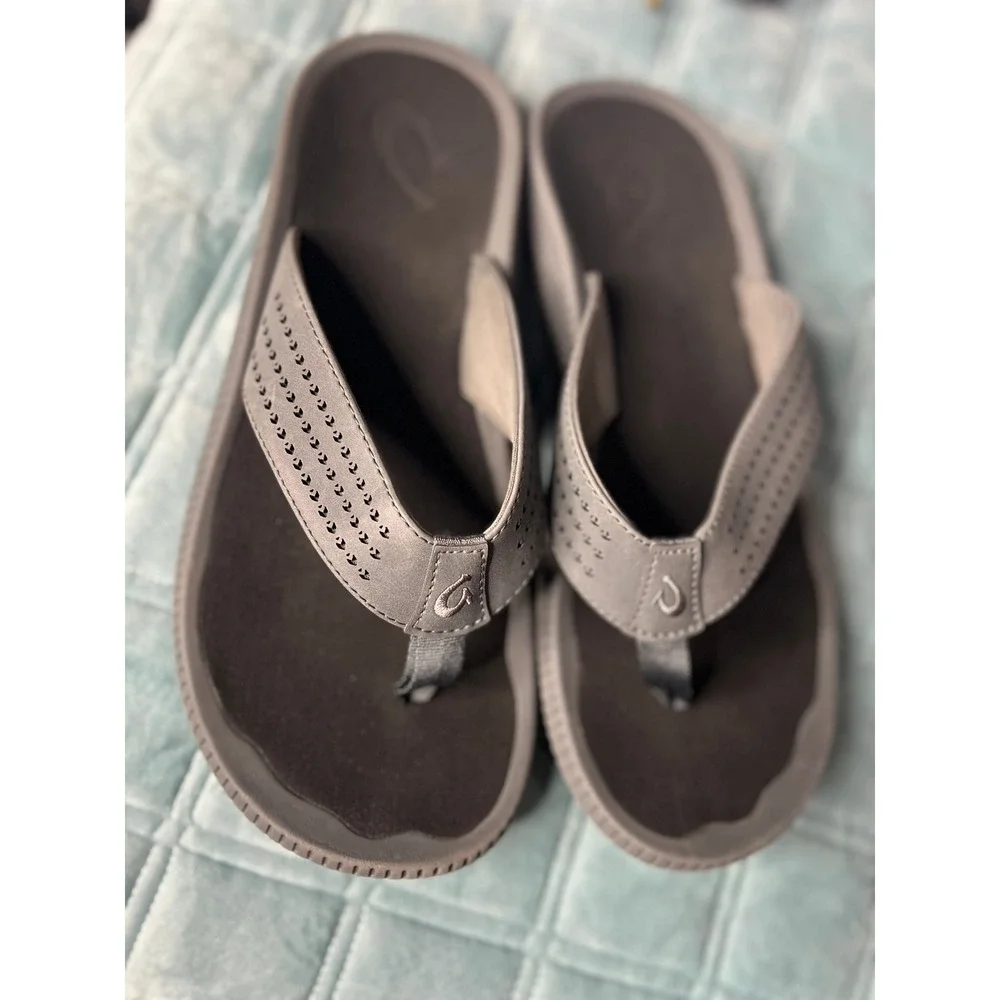 OluKai Ulele Mens Flip Flops Dark Shadow Black Sandals 10435-6C40 Size 11